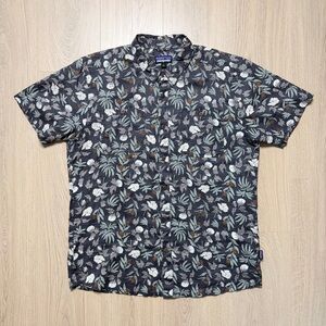 Patagonia Back Step Floral Short Sleeve Buttonup Shirt Mens Large Blue White
